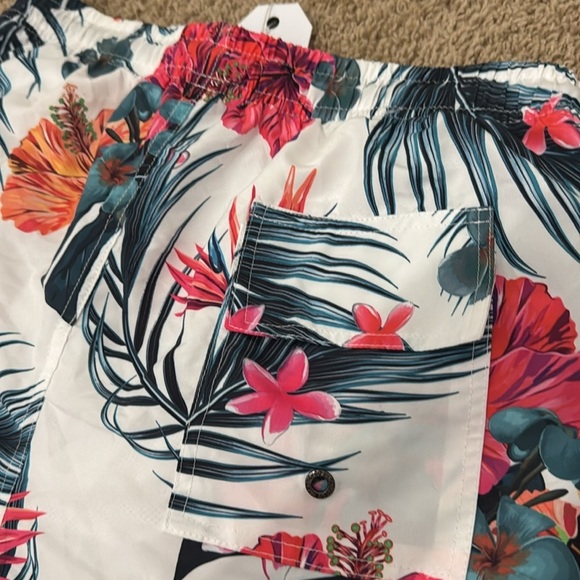 Vacancy Co. Men’s Floral Swim Trunks – Size M – Tropical Print – NWT - Picture 6 of 9